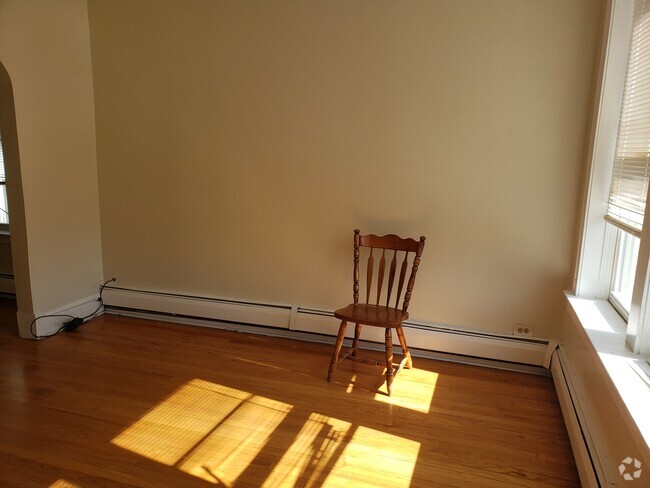 Building Photo - 9524 S Commercial Ave Unit 2nd floor front Rental