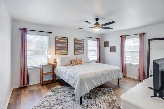 Building Photo - Charming Apt near Savannah's Historic Dist... Unit 23 Berkley  2