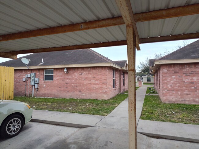 Photo - 2117 Aruba Dr