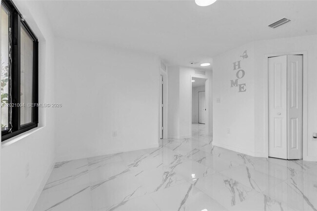 Photo - 152 NW 18th St