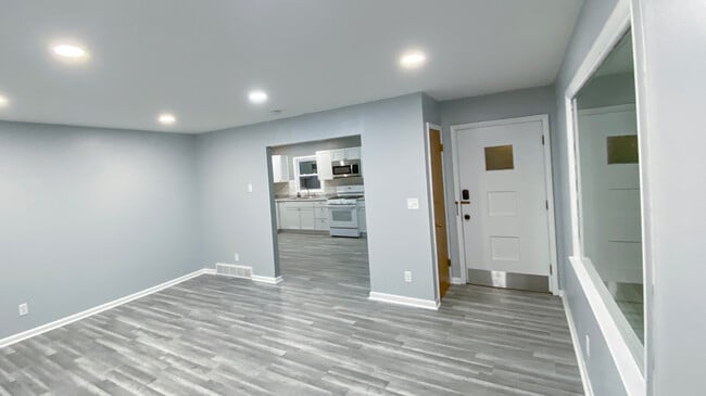 Photo - 8420 W Keefe Ave