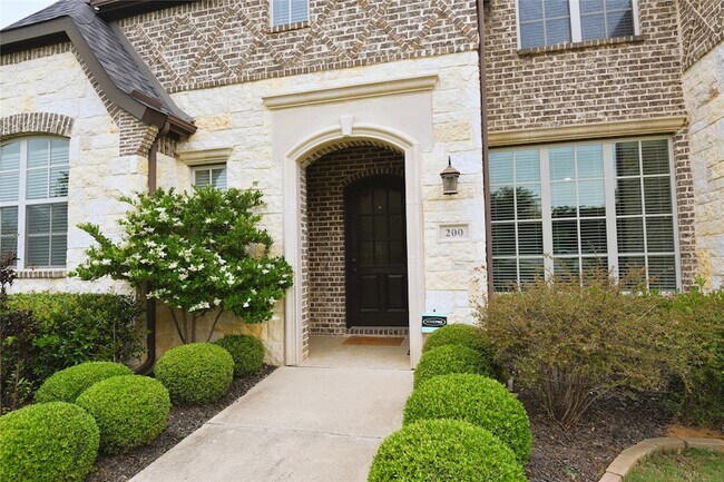 200 Montrose Ln
