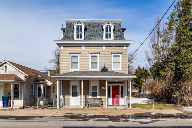 Building Photo - 113 W Mahoning St Unit 101