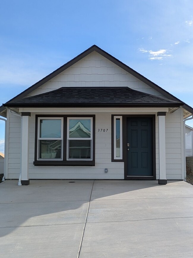 Building Photo - New Single Level Home in New SunRidge Community