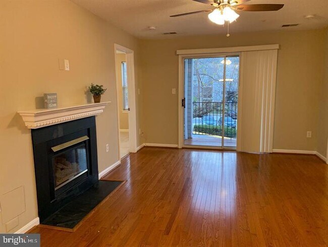Photo - 10010 Vanderbilt Cir Unit 5-9