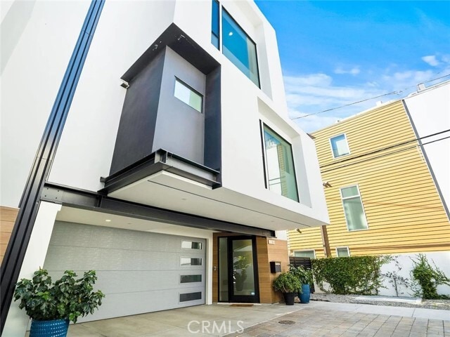 Photo - 811 N Detroit St