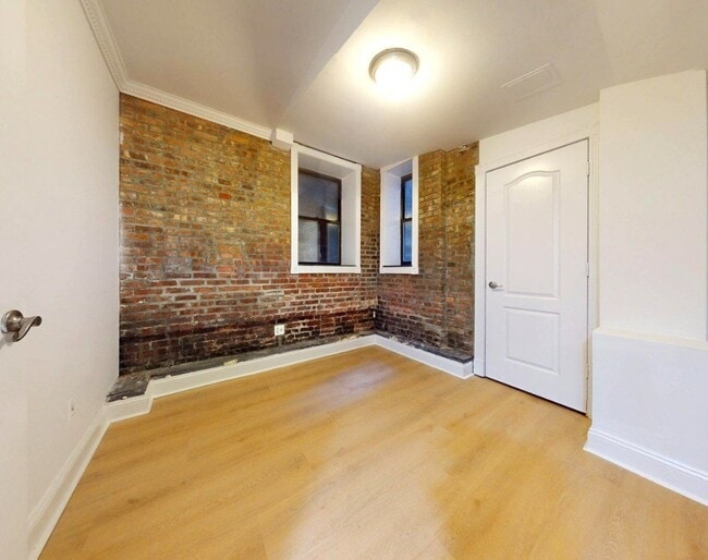 Photo - East 25th Street Unidad EW