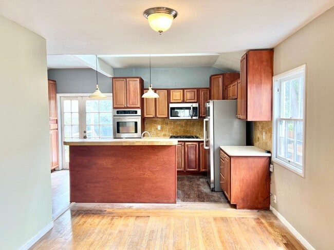 Photo - 1390 Dwight Way