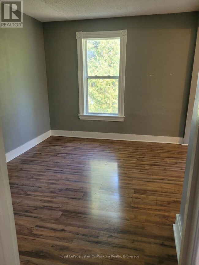 Photo - 227 Nottawasaga St Unité 2