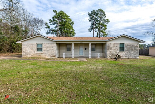 Building Photo - Four Bed Two Bath Southern Hills Home