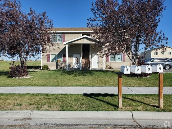 Building Photo - 2620 Pumice Dr Unit 1 Rental