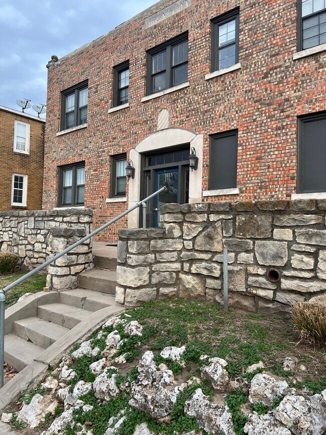 Building - 1415 S Quincy Ave Unit #11