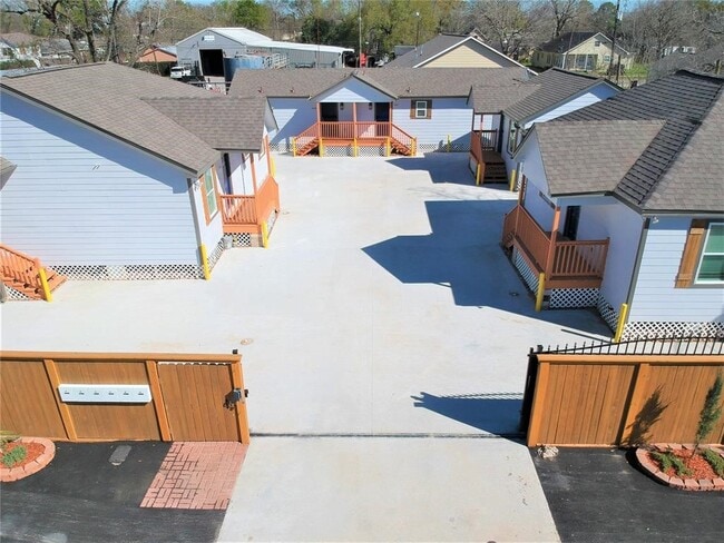 Building Photo - 6207 Conley St