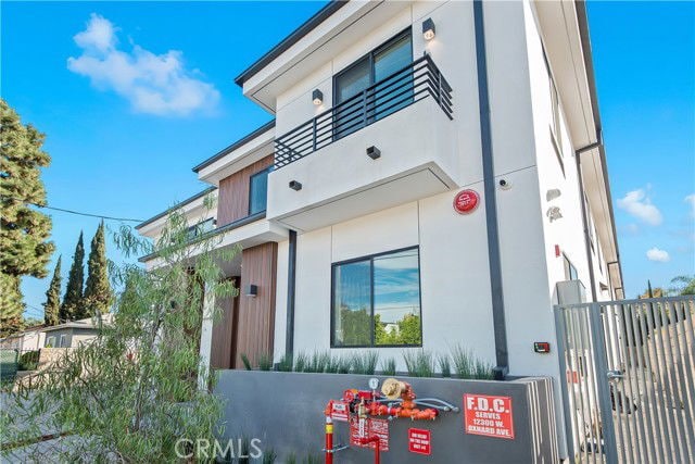 Photo - 12300 Oxnard St