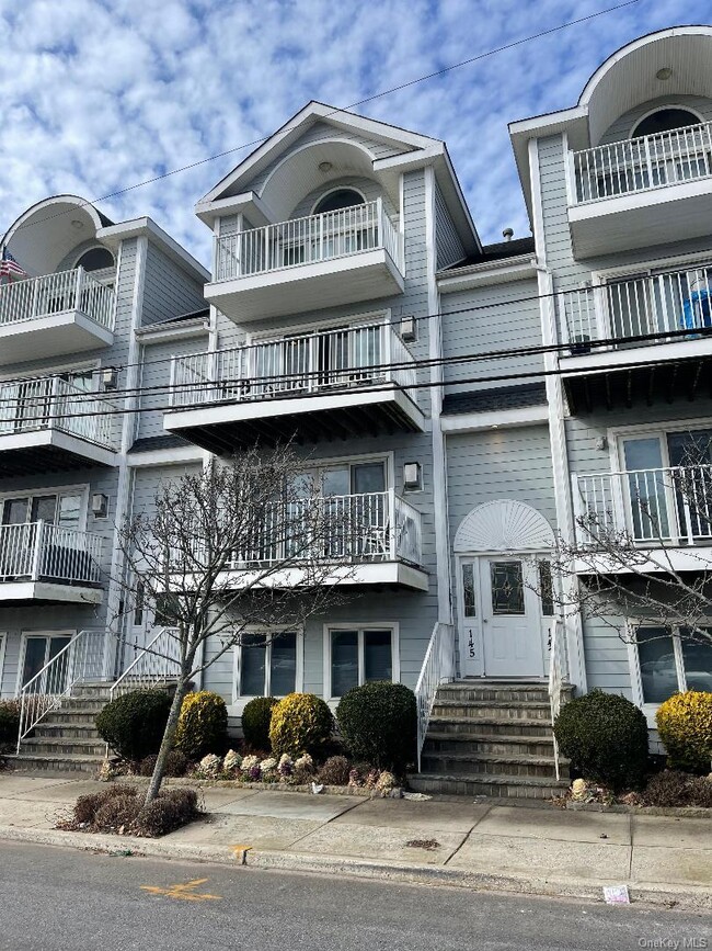 Photo - 145 Monroe Blvd