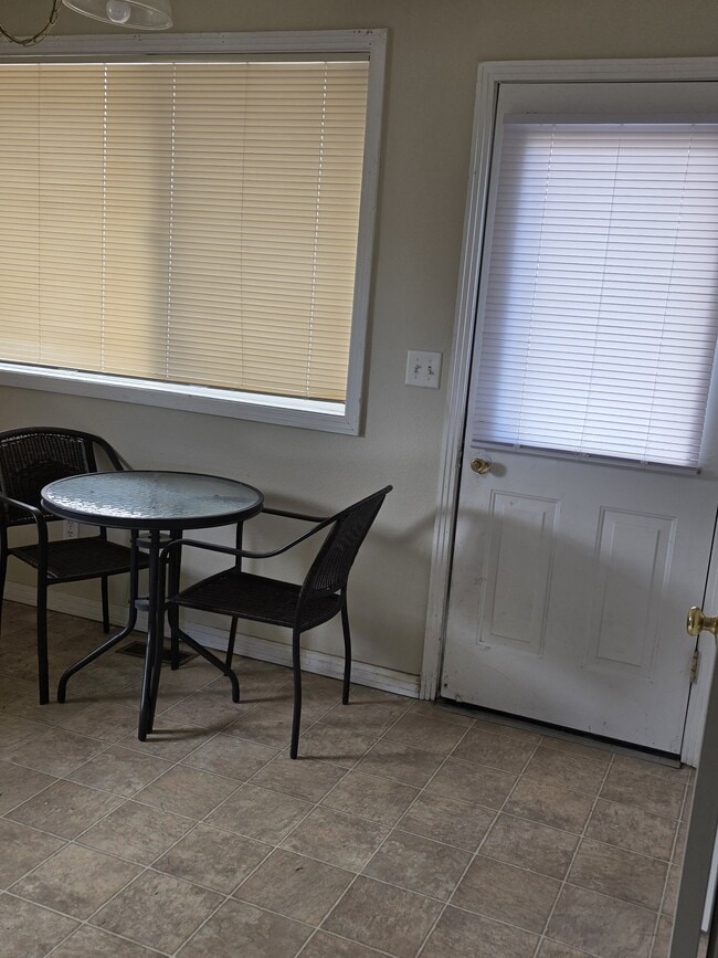 Building Photo - 1548 Haines St