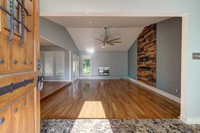 Photo - 3619 Chatham Ct