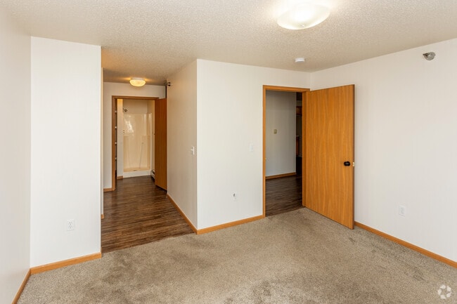 2BR, 2BA - 1,000 - 1,187SF - Primary Bedroom