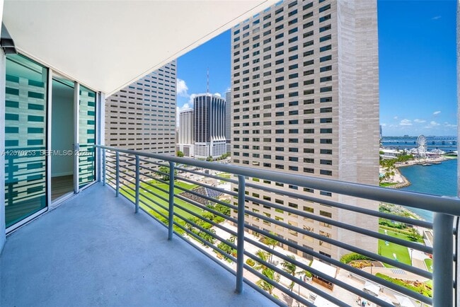 Photo - 335 S Biscayne Blvd Unidad 1910