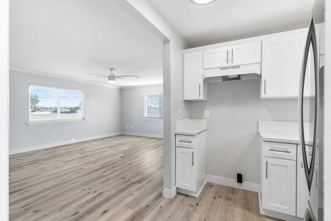 Photo - 2884 La Salle Ave Unit 04