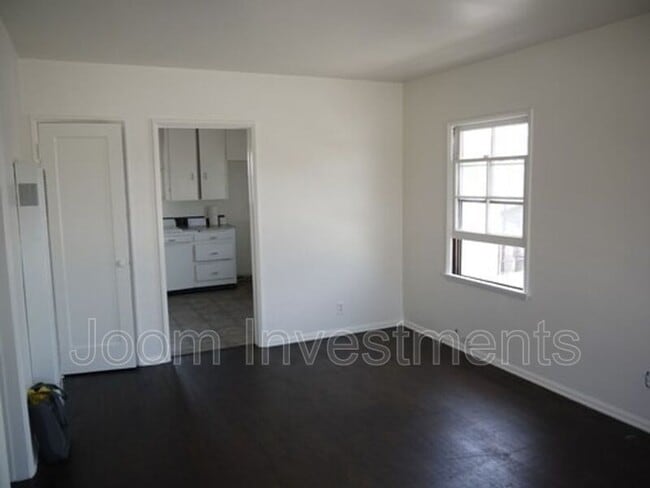 Building Photo - 1107 1/2 Garfield Ave