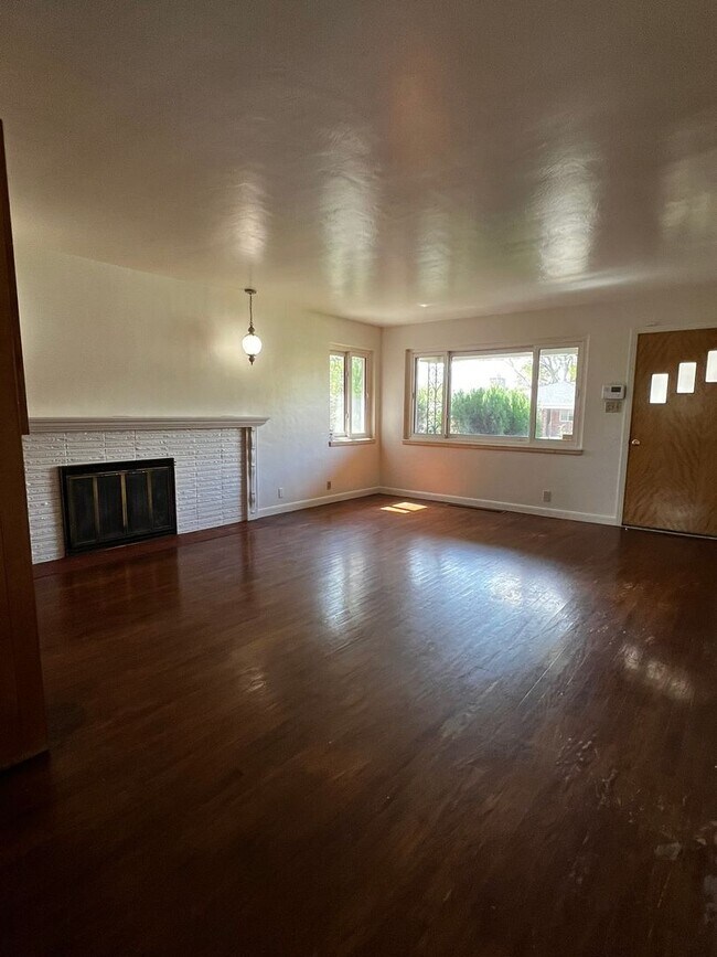 Photo - 808 Helvetia Ave
