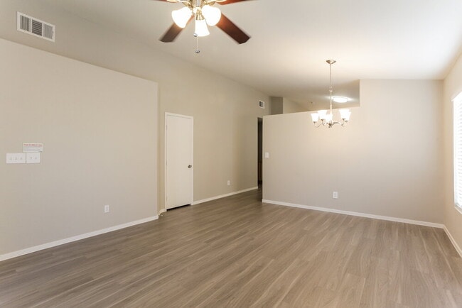 Photo - 3105 Macaroon Way