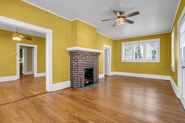 Photo - 205 Croft St