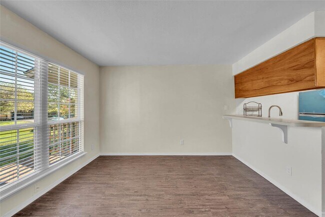 Photo - 108 Hillside Cove