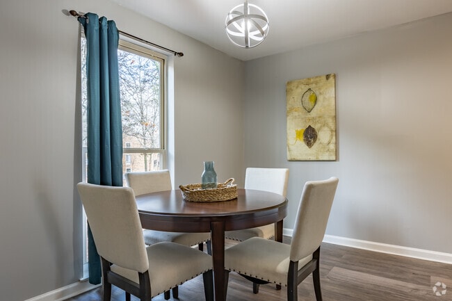 2BR, 1BA - 1000SF