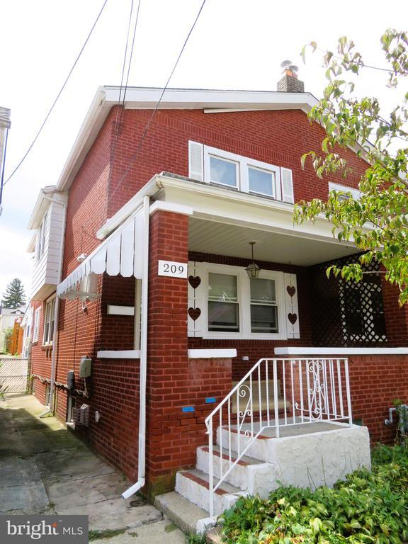 Building Photo - 209 W 7th Ave Rental