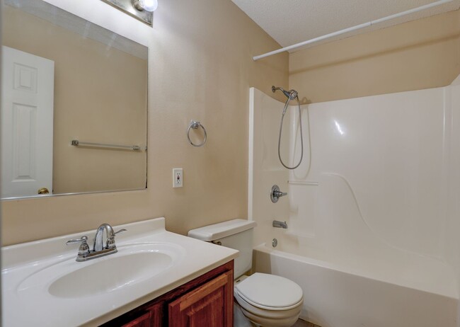 Photo - 2bd/2ba Duplex available now House