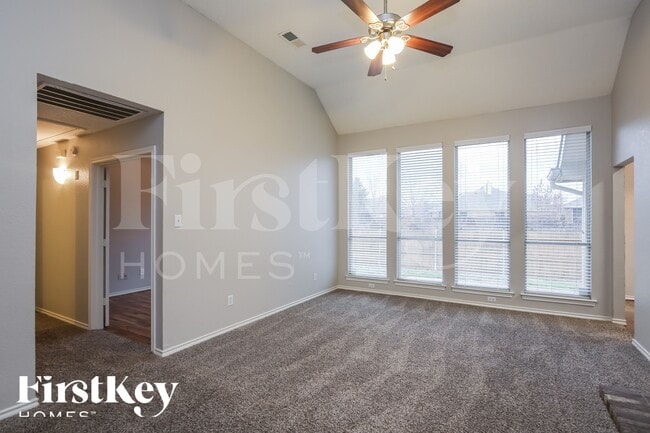 Photo - 136 Woodcreek Dr