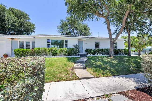 Photo - 304 Wellesley Dr
