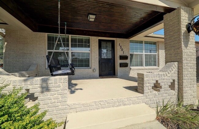Photo - 1301 Pearson St