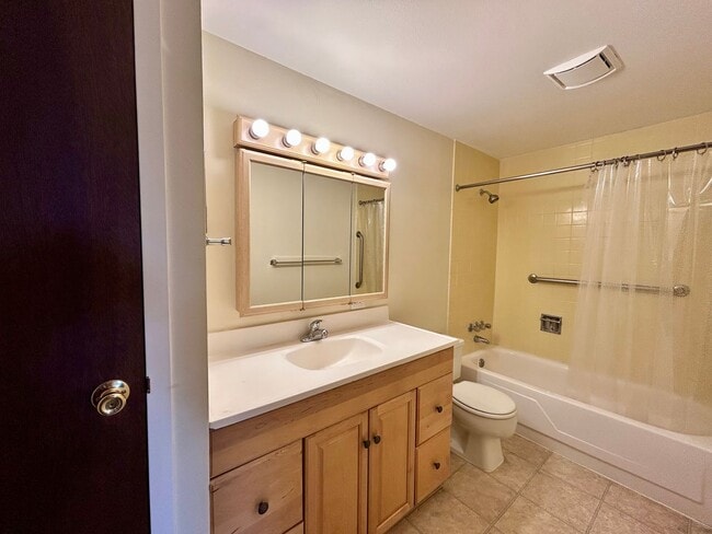 Photo - Horizon West Condo for Rent with South-side Views of the Flatiron Mtns Unit 303