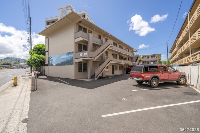Building Photo - $2,100 / 2br - 2BED 1 BATH CONDO ON KAPIOLANI BLVD