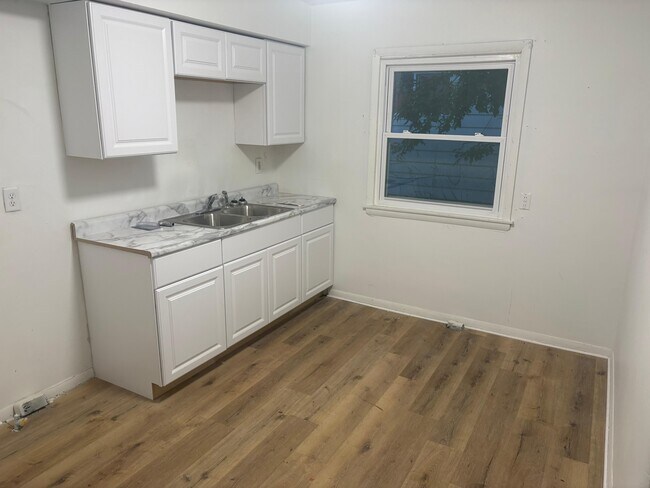 Photo - 5754 N 65th St