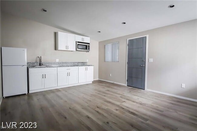 Building Photo - 2201 Fairfield Ave Unit 9