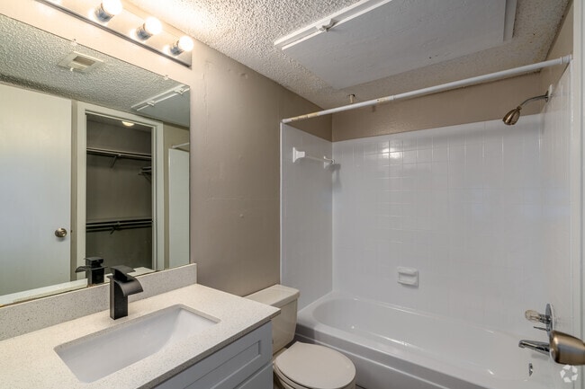 Studio - 400SF - Bathroom