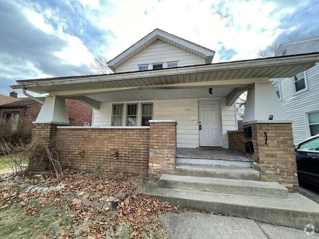 Building Photo - 1263 Crestwood Rd Rental