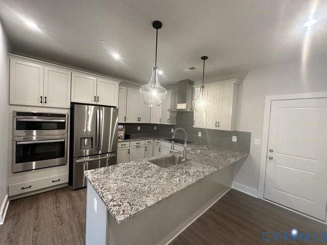 Photo - 579 Hazel Pl