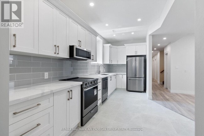 Photo - 177 The Queensway S