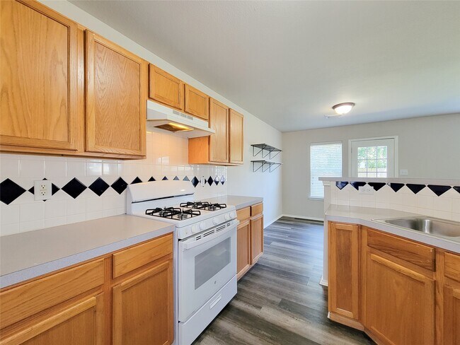 Photo - 5746 Roehampton Ct