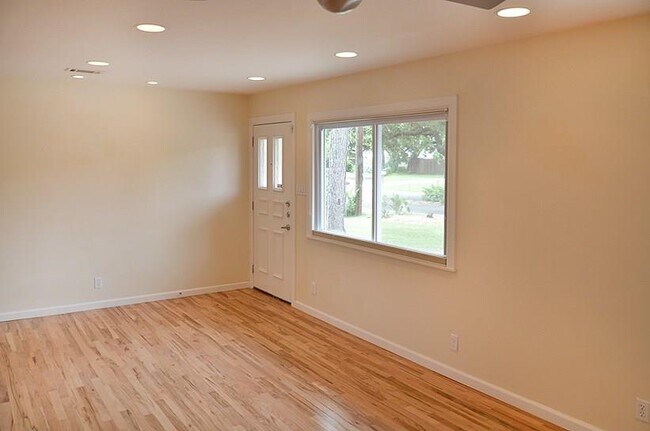 Photo - 1179 Oak Grove Ave