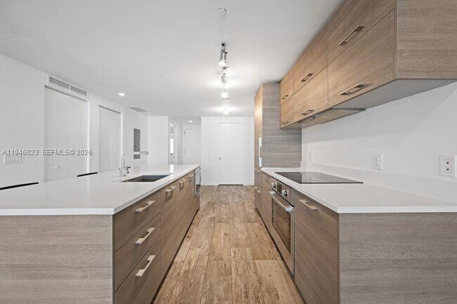 Photo - 650 NE 32nd St Unit 602