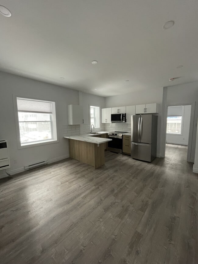 Building Photo - 110 Gloucester St Unit 16