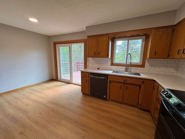 Photo - 6990 Redwing Ln