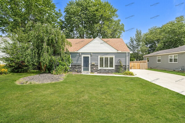 Photo - 670 Wesley Dr