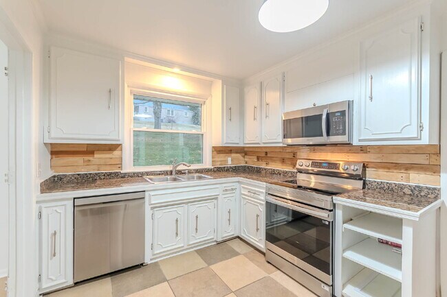 Photo - Fantastic 3 (4-ish) Bed Home | Lawn Care Included